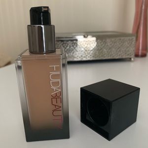 Huda Beauty Faux Filter Foundation